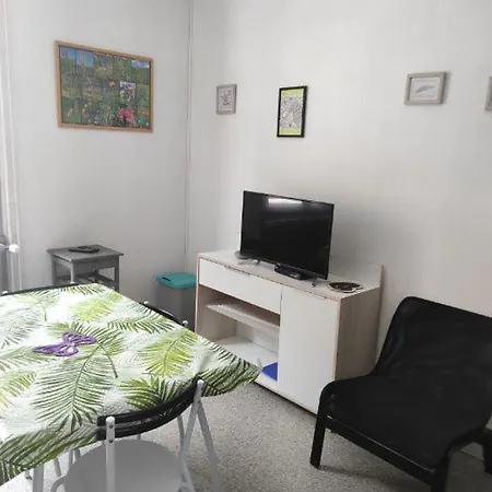 Iris, Saint Antoine, Orcival, Entre Sancy Et Volcans D'auvergne Apartamento